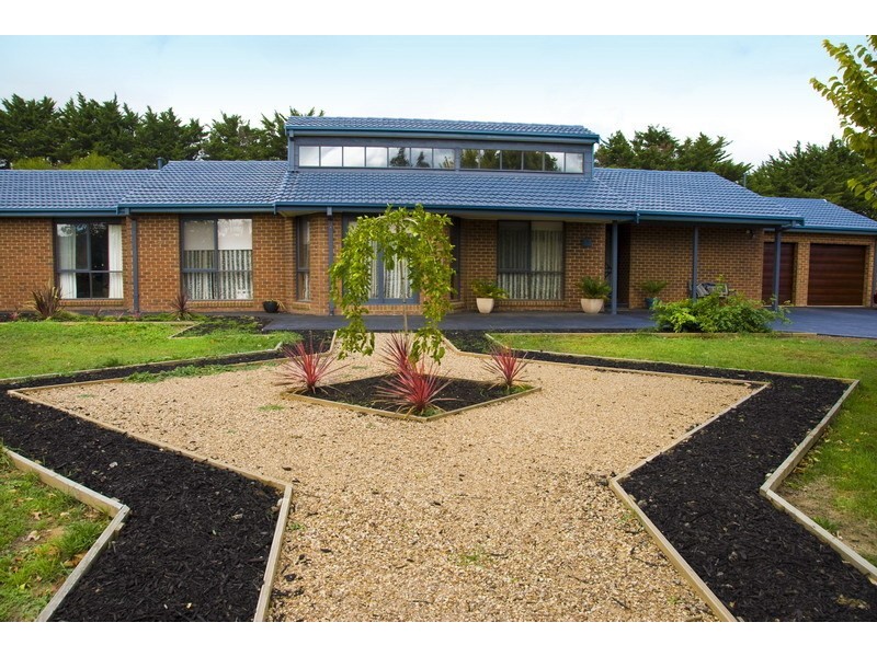 13 Chessy Park Drive, New Gisborne VIC 3438