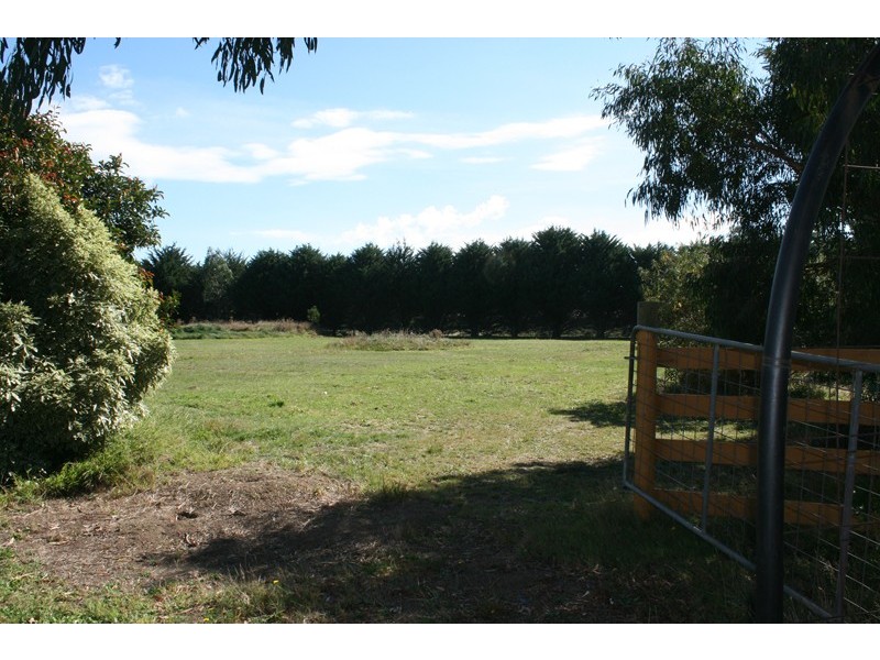 48 Barry Street, Romsey VIC 3434