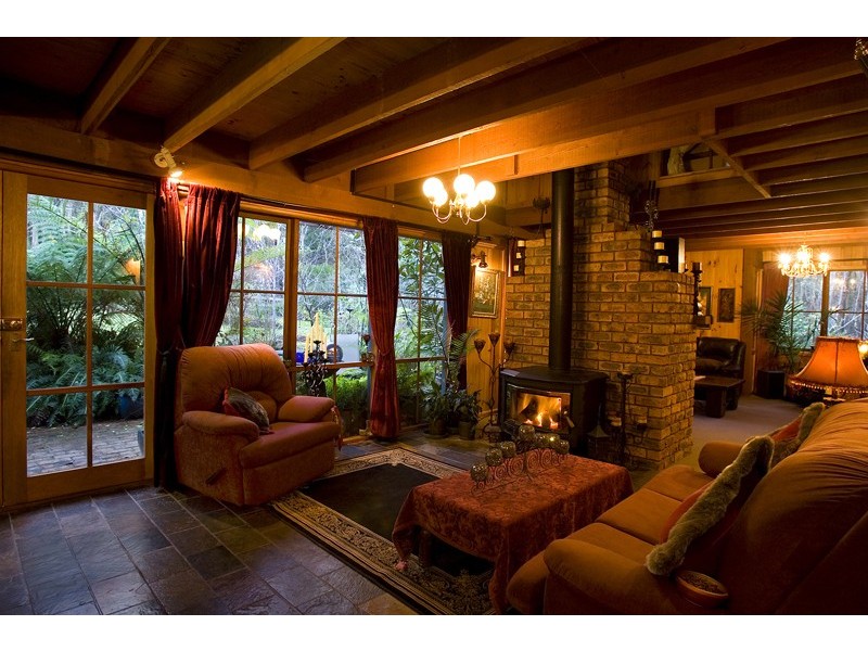 5 Cedar Lane, Mount Macedon VIC 3441