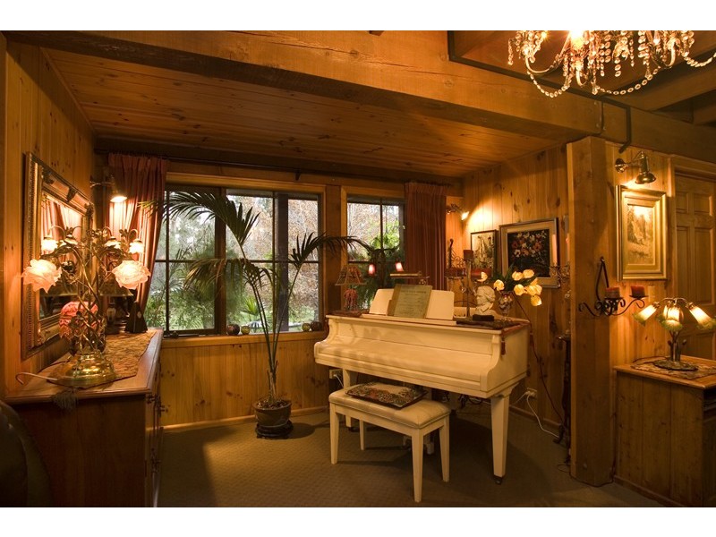 5 Cedar Lane, Mount Macedon VIC 3441