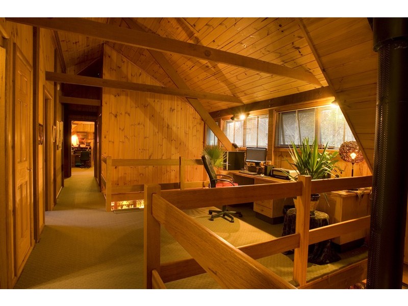 5 Cedar Lane, Mount Macedon VIC 3441