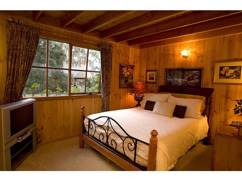 5 Cedar Lane, Mount Macedon VIC 3441