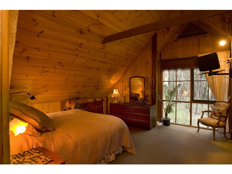 5 Cedar Lane, Mount Macedon VIC 3441