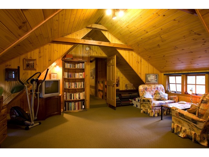 5 Cedar Lane, Mount Macedon VIC 3441