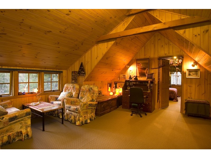 5 Cedar Lane, Mount Macedon VIC 3441