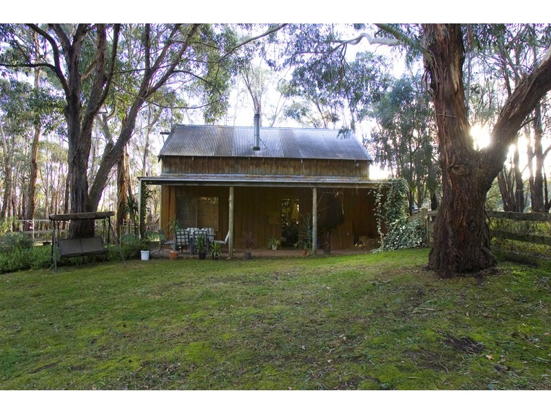 5 Cedar Lane, Mount Macedon VIC 3441
