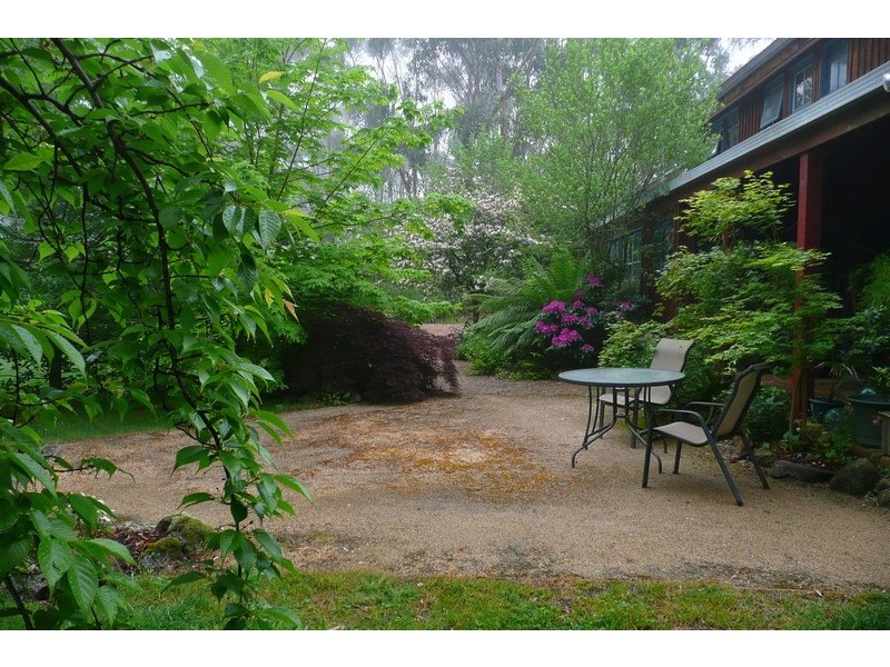 5 Cedar Lane, Mount Macedon VIC 3441