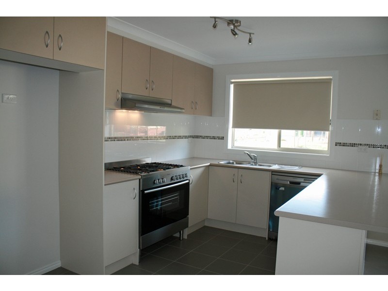 8 Thomas Place, Gisborne VIC 3437