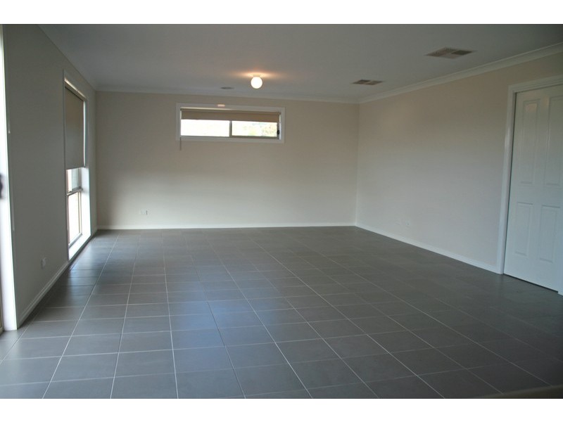 8 Thomas Place, Gisborne VIC 3437