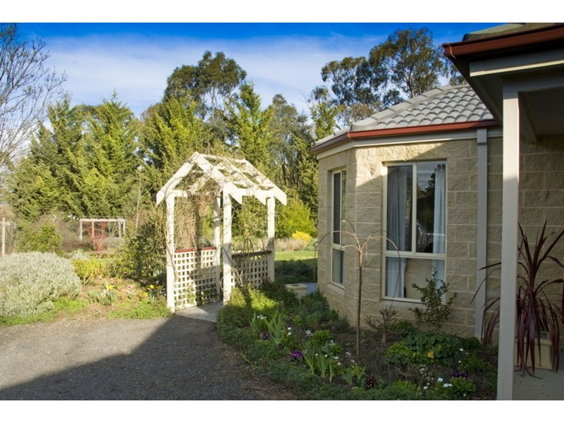 20 Pinelea Grove, Gisborne VIC 3437