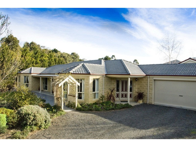 20 Pinelea Grove, Gisborne VIC 3437