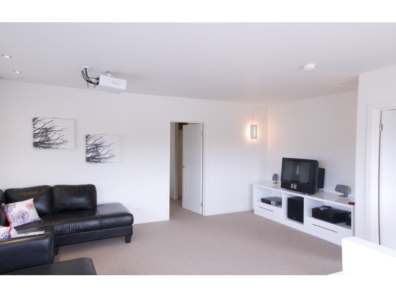 2/26 Stephen Street, Gisborne VIC 3437