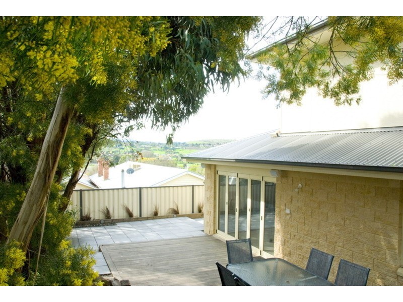 2/26 Stephen Street, Gisborne VIC 3437
