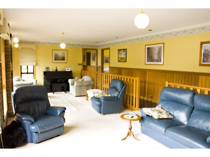 28 Grant Avenue, Gisborne VIC 3437