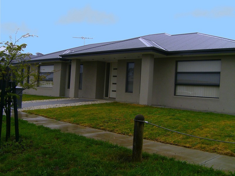 2 Thompson Close, Gisborne VIC 3437