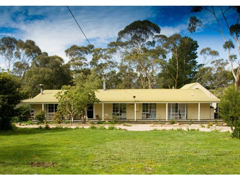 8 Zig Zag Road, Mount Macedon VIC 3441