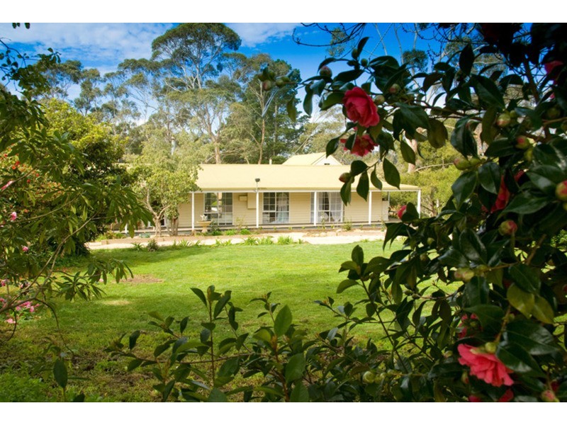 8 Zig Zag Road, Mount Macedon VIC 3441