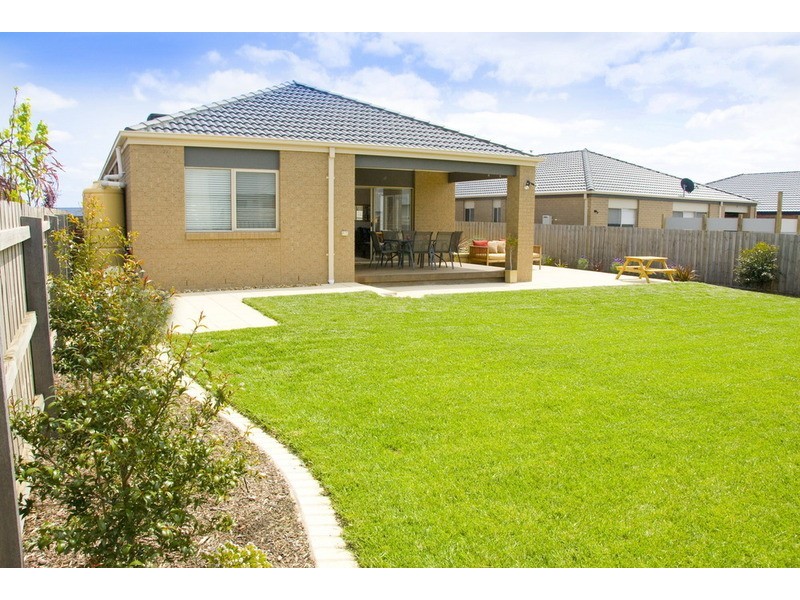 25 Vernon Close, New Gisborne VIC 3438