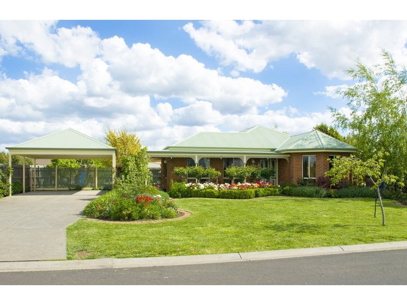 10 Comic Court, New Gisborne VIC 3438