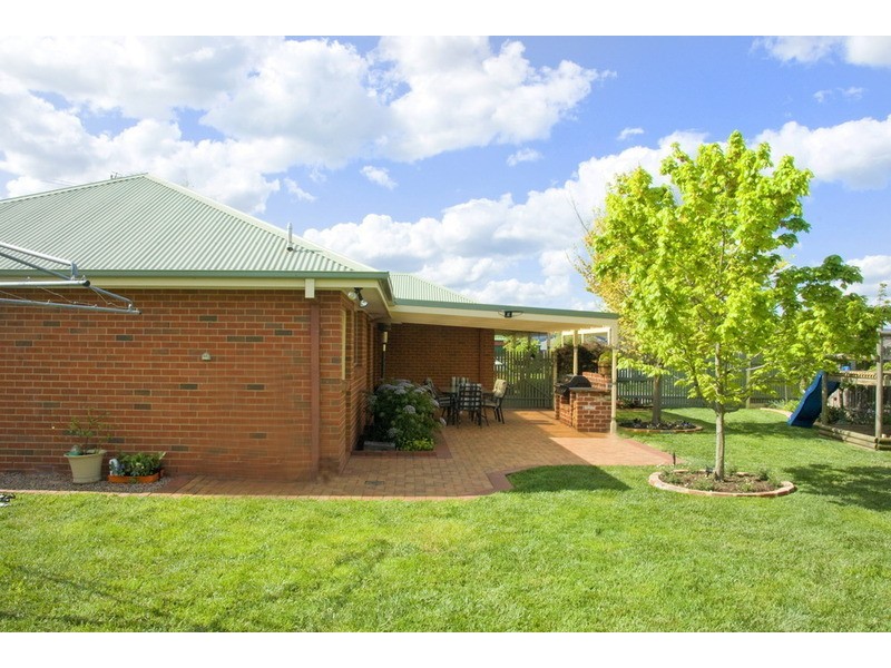 10 Comic Court, New Gisborne VIC 3438