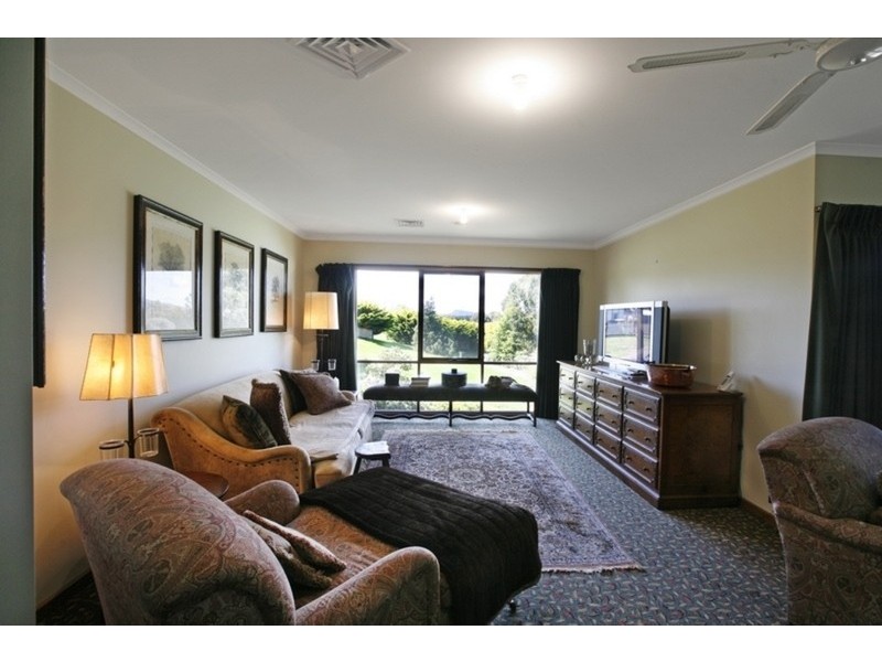 1 Samuel Court, Woodend VIC 3442