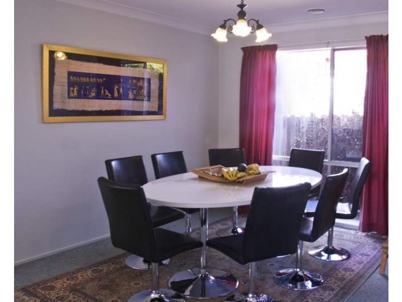 10 Sunny Park Close, Gisborne VIC 3437