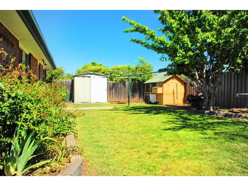 10 Sunny Park Close, Gisborne VIC 3437