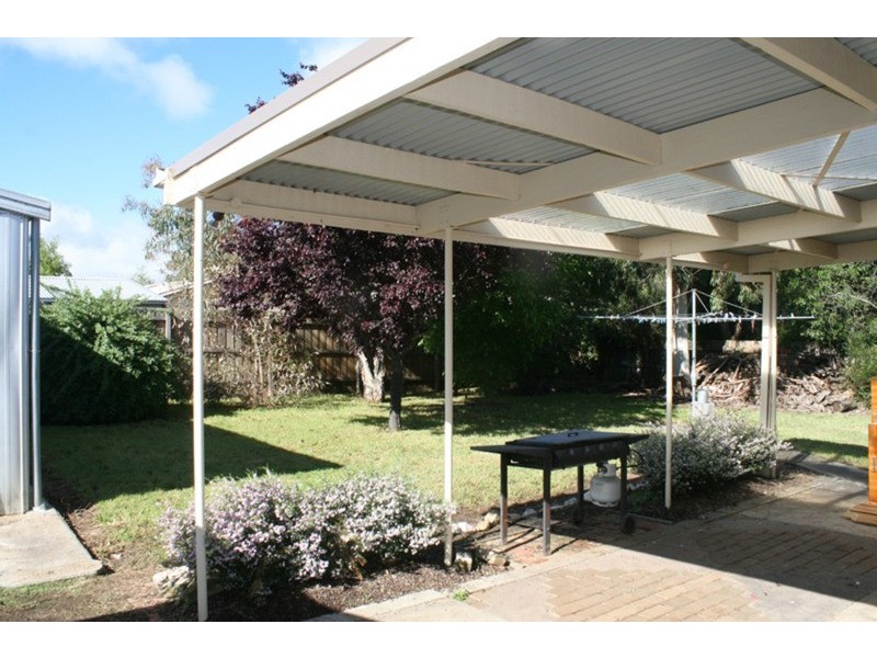 17 Woodworth Street, New Gisborne VIC 3438