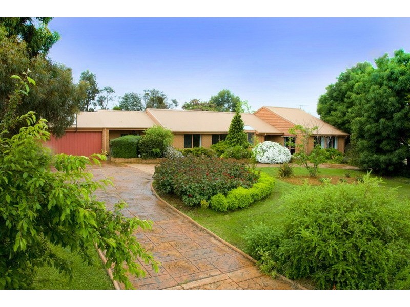 6 Sunrise Court, Gisborne VIC 3437