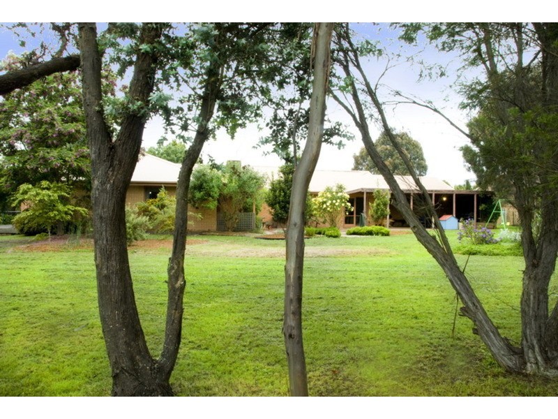 6 Sunrise Court, Gisborne VIC 3437