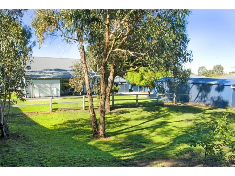 18 Morrow Road, Gisborne VIC 3437