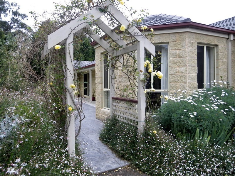 20 Pinelea Grove, Gisborne VIC 3437