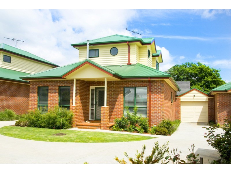 3/8 Howey Street, Gisborne VIC 3437