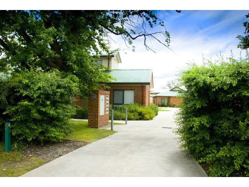 3/8 Howey Street, Gisborne VIC 3437