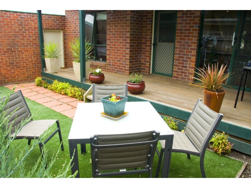 3/8 Howey Street, Gisborne VIC 3437