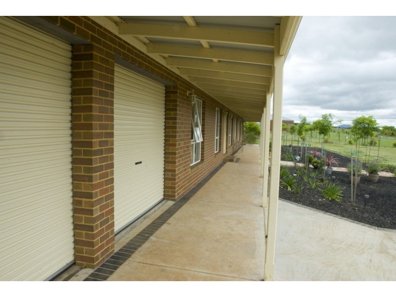 14 Stuartfield Avenue, Romsey VIC 3434