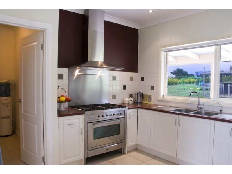 14 Stuartfield Avenue, Romsey VIC 3434