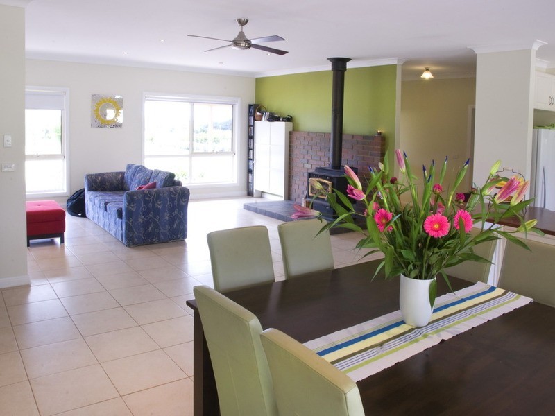 14 Stuartfield Avenue, Romsey VIC 3434