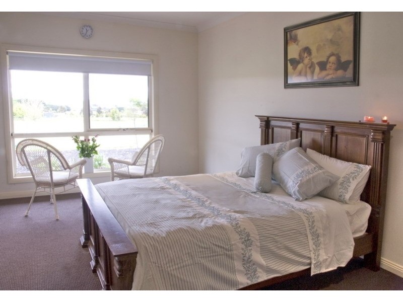 14 Stuartfield Avenue, Romsey VIC 3434