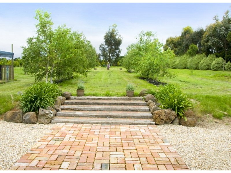 14 Stuartfield Avenue, Romsey VIC 3434