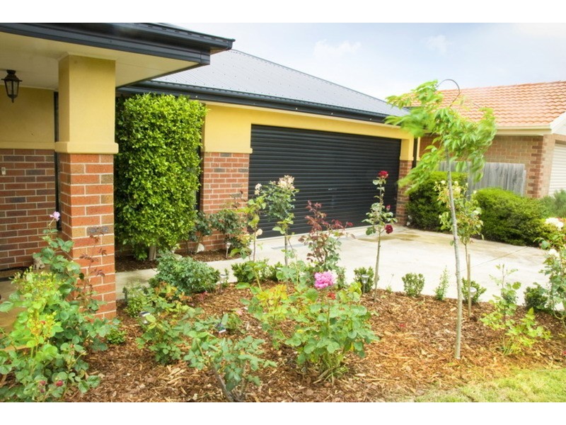 8 Landscape Close, Gisborne VIC 3437