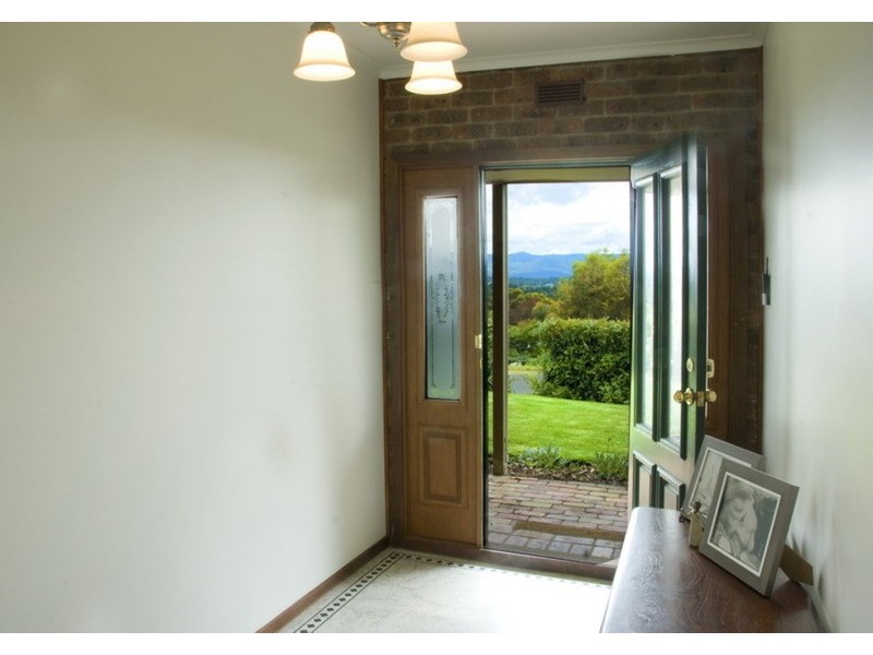 9 Wyralla Crescent, Gisborne VIC 3437