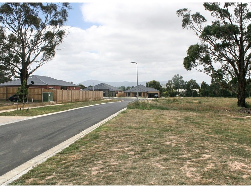 5 Belcher Way, Gisborne VIC 3437