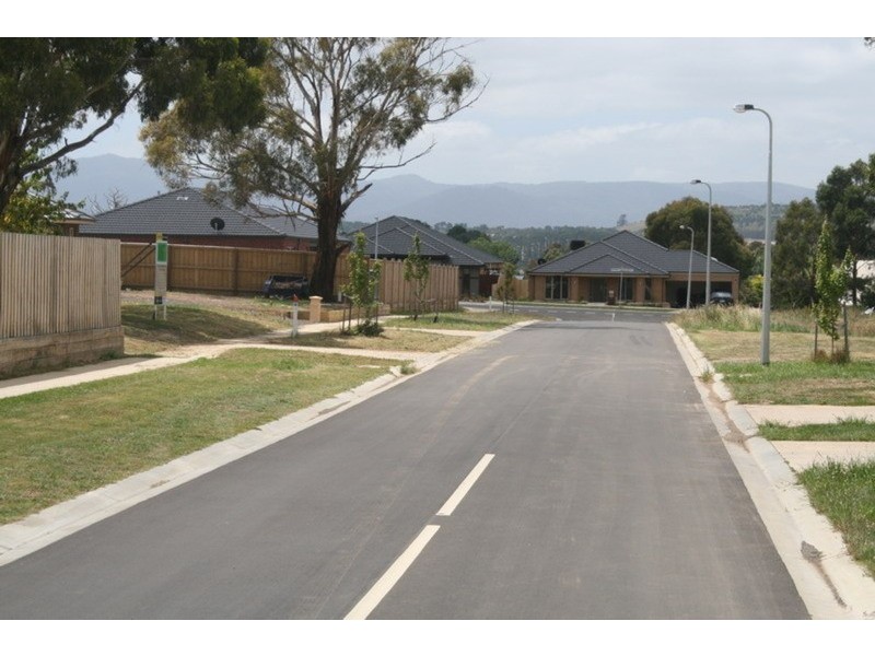 5 Belcher Way, Gisborne VIC 3437