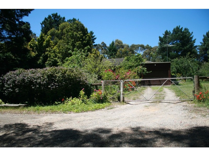 7 Pineacre Road, Macedon VIC 3440