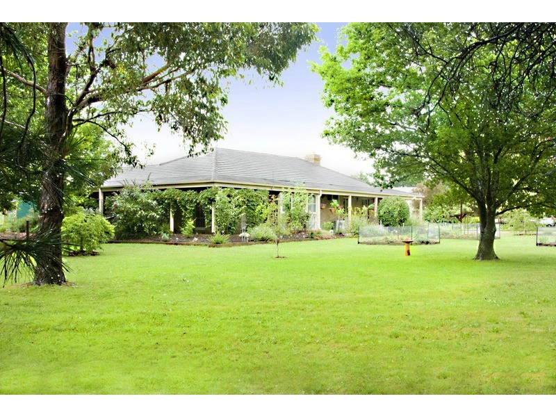 829 Bacchus Marsh Road, Bullengarook VIC 3437