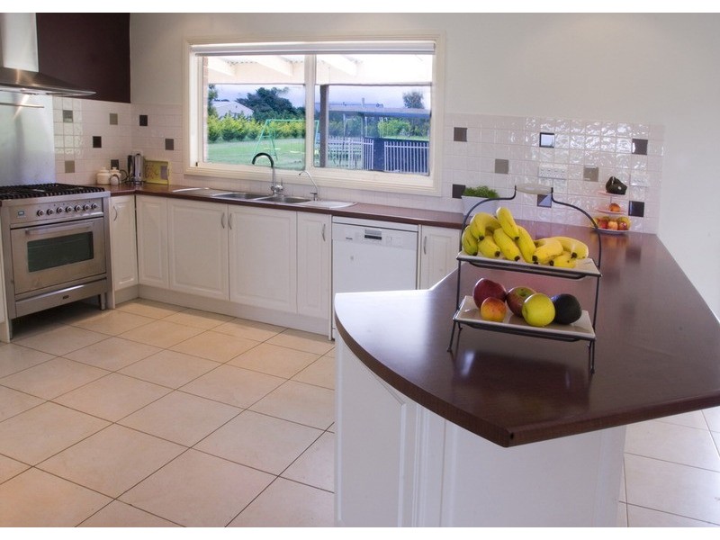 14 Stuartfield Avenue, Romsey VIC 3434