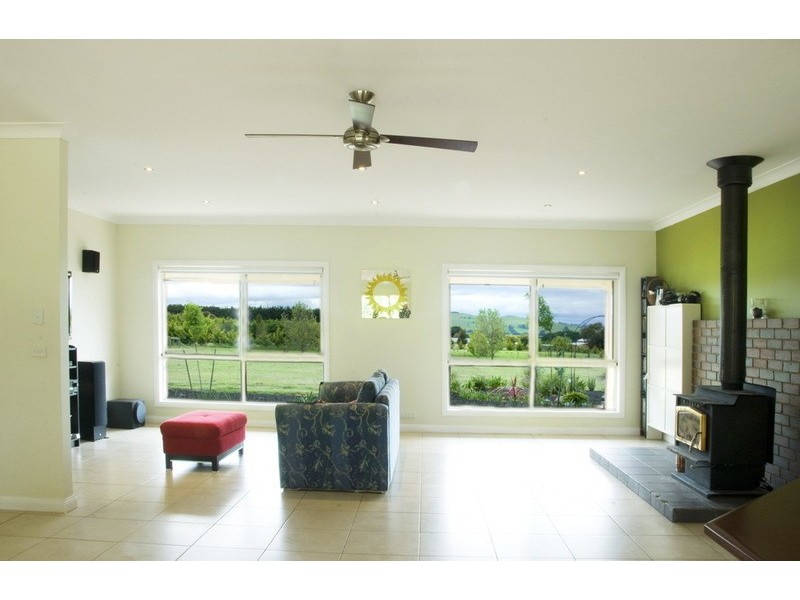 14 Stuartfield Avenue, Romsey VIC 3434