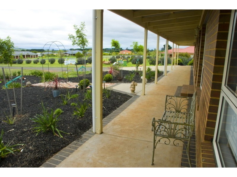 14 Stuartfield Avenue, Romsey VIC 3434