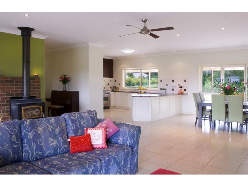 14 Stuartfield Avenue, Romsey VIC 3434